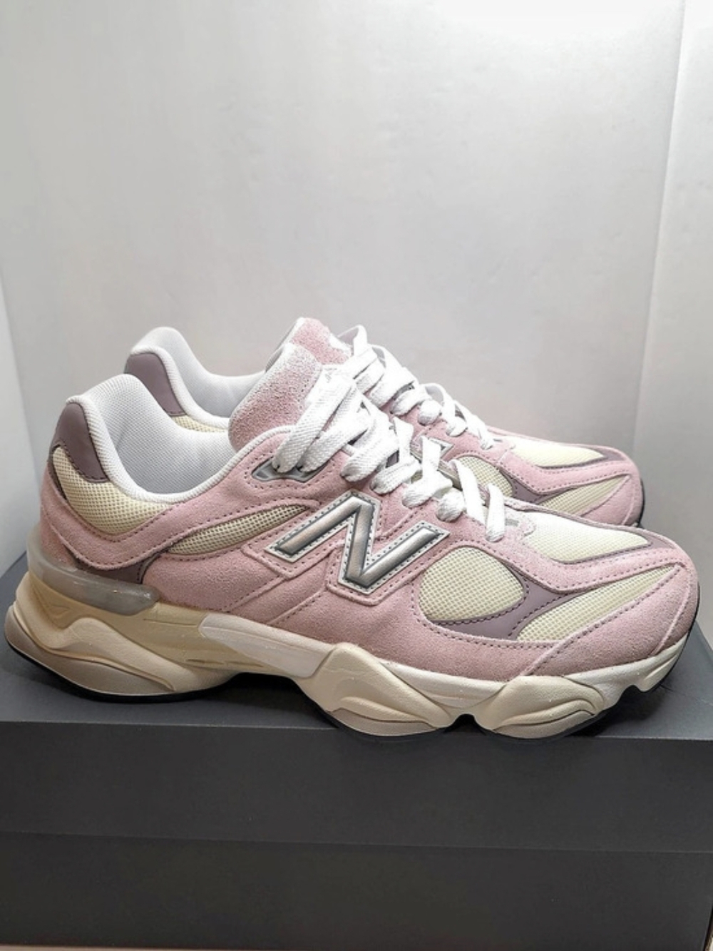 New Balance 9060 Pink & Cream Sneakers US 7/8.5W